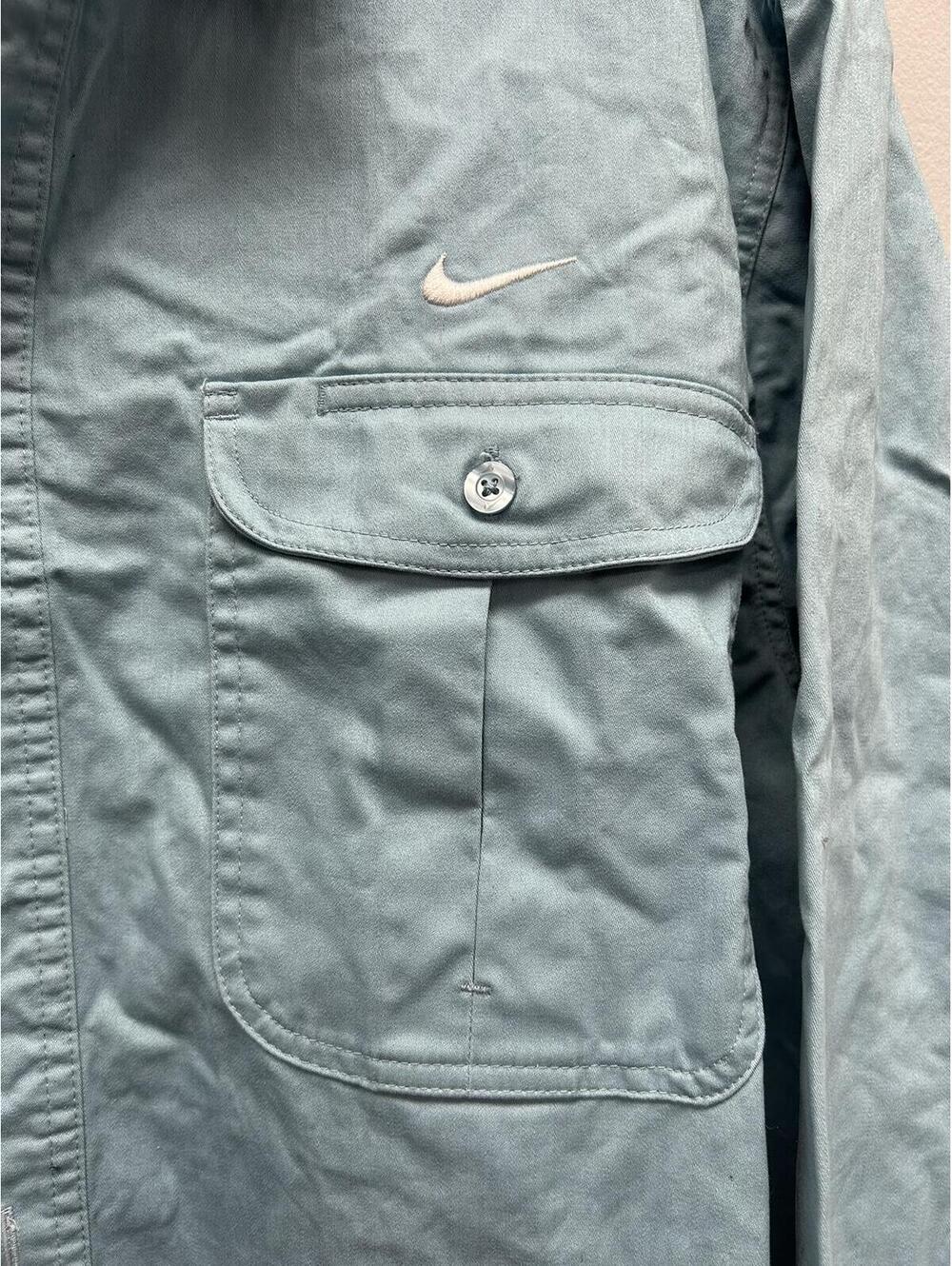 Nike SB Light Blue Skateboarding Button-Up Shirt with Front Pockets - Picture 2 of 6